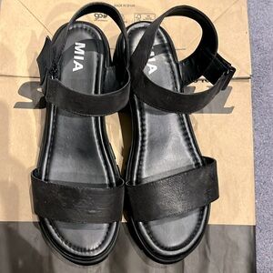 MIA 9 Skylar Y2K 90s Chunky Sawtooth Lugsole‎ Grunge Platform Sandals Black